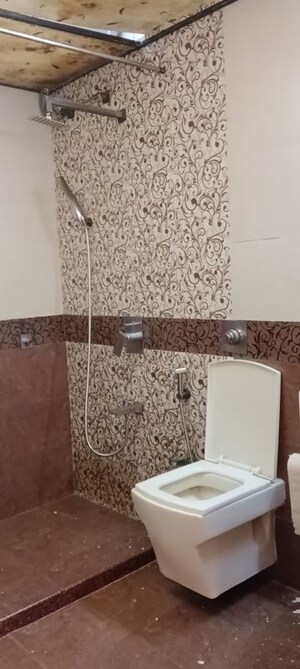 Furnished Amenities in 2.5 BHK Apartment at Oberoi Realty Springs, Andheri West – for Sale