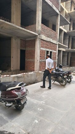 Retail Shop For Sale in Bhutani City Center