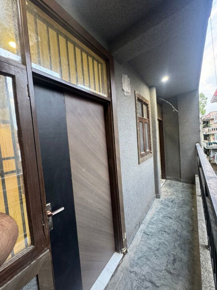 Balcony, rajpur khurd extension 3 Bedroom 1020 Sq.Ft. Apartment In Rajpur Khurd Extension Delhi 10483245