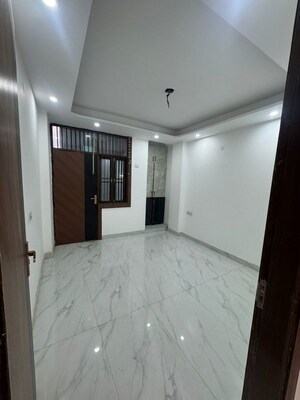 Room in 3 BHK Apartment at Rajpur Khurd Extension – for Sale