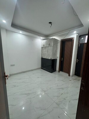 Room in 3 BHK Apartment at Rajpur Khurd Extension – for Sale