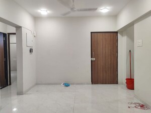 Room in 2 BHK Apartment at Emerald Apartment Santacruz, Santacruz East – for Rent