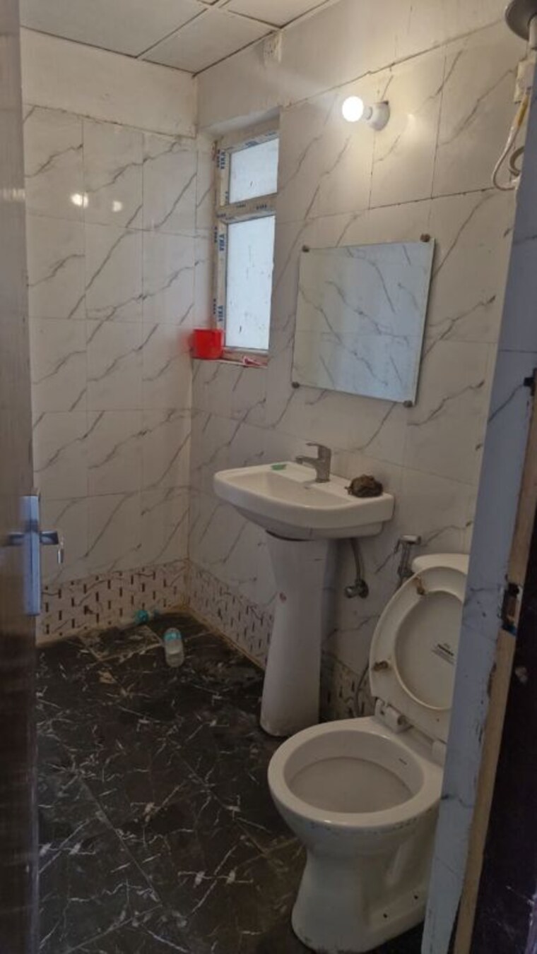 Bathroom, iec-white-house 2 Bedroom 1075 Sq.Ft. Apartment In Pi Greater Noida Greater Noida 10483354