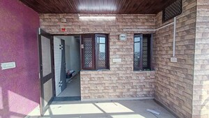 Bedroom in  Apartment at Shastri Nagar – for Sale
