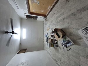 Room in 3.5 BHK Apartment at Mayur Vihar – for Sale