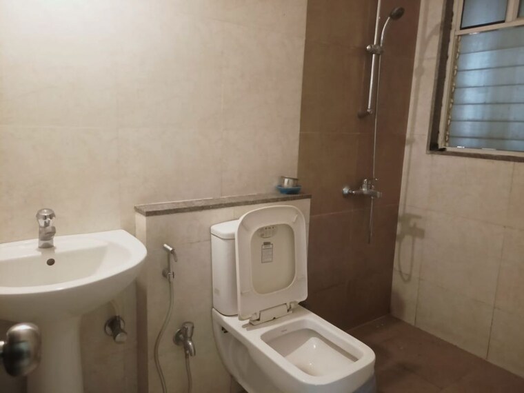 Bathroom, rohan-leher 3 Bedroom 1600 Sq.Ft. Apartment In Baner Pune 10483485