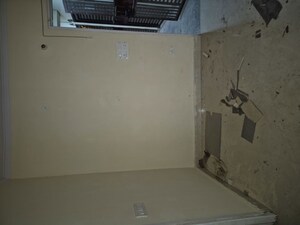 Room in 1.5 BHK Builder Floor at Mayur Vihar – for Sale