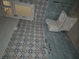 Bathroom in 1.5 BHK Builder Floor at Mayur Vihar – for Sale