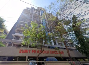  Apartment For Sale in Malad East