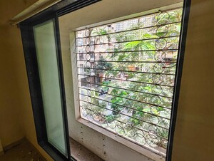 Room in  Apartment at Malad East – for Sale