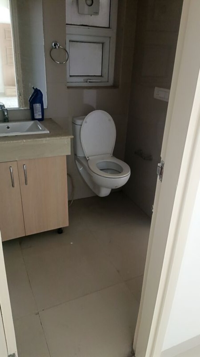 Bathroom, tulip-violet 3 Bedroom 1578 Sq.Ft. Apartment In Sector 69 Gurgaon 10483577