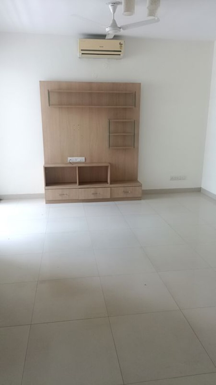 Living Room, tulip-violet 3 Bedroom 1578 Sq.Ft. Apartment In Sector 69 Gurgaon 10483577