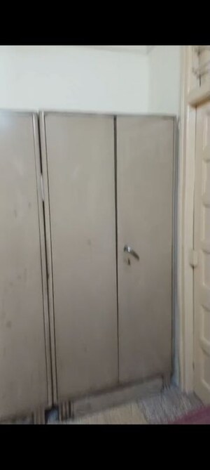 Furnished Amenities in 2 BHK Apartment at Sion – for Rent
