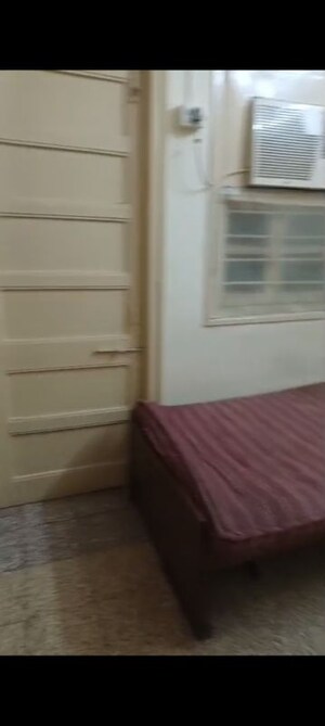 Room in 2 BHK Apartment at Sion – for Rent