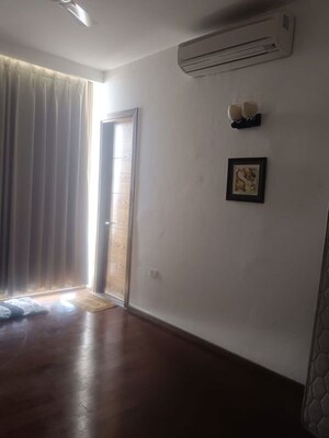 Room in 3.5 BHK Apartment at M3M Golf Estate, Sector 65 – for Rent