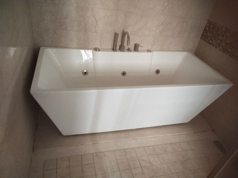Bathroom, m3m-golf-estate 3.5 Bedroom 3888 Sq.Ft. Apartment In Sector 65 Gurgaon 10483879