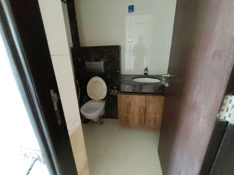 Bathroom, aristo-pearl-residency 3 Bedroom 1250 Sq.Ft. Apartment In Prabhadevi Mumbai 10483917