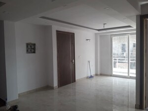Room in 3 BHK Apartment at Unitech South City II, Sector 50 – for Rent