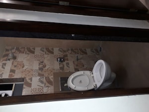 Furnished Amenities in 2 BHK Apartment at Sumit Artista, Santacruz East – for Rent