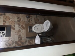 Furnished Amenities in 2 BHK Apartment at Sumit Artista, Santacruz East – for Rent