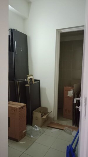 Bathroom in 3.5 BHK Apartment at Emaar Emerald Estate, Sector 65 – for Rent