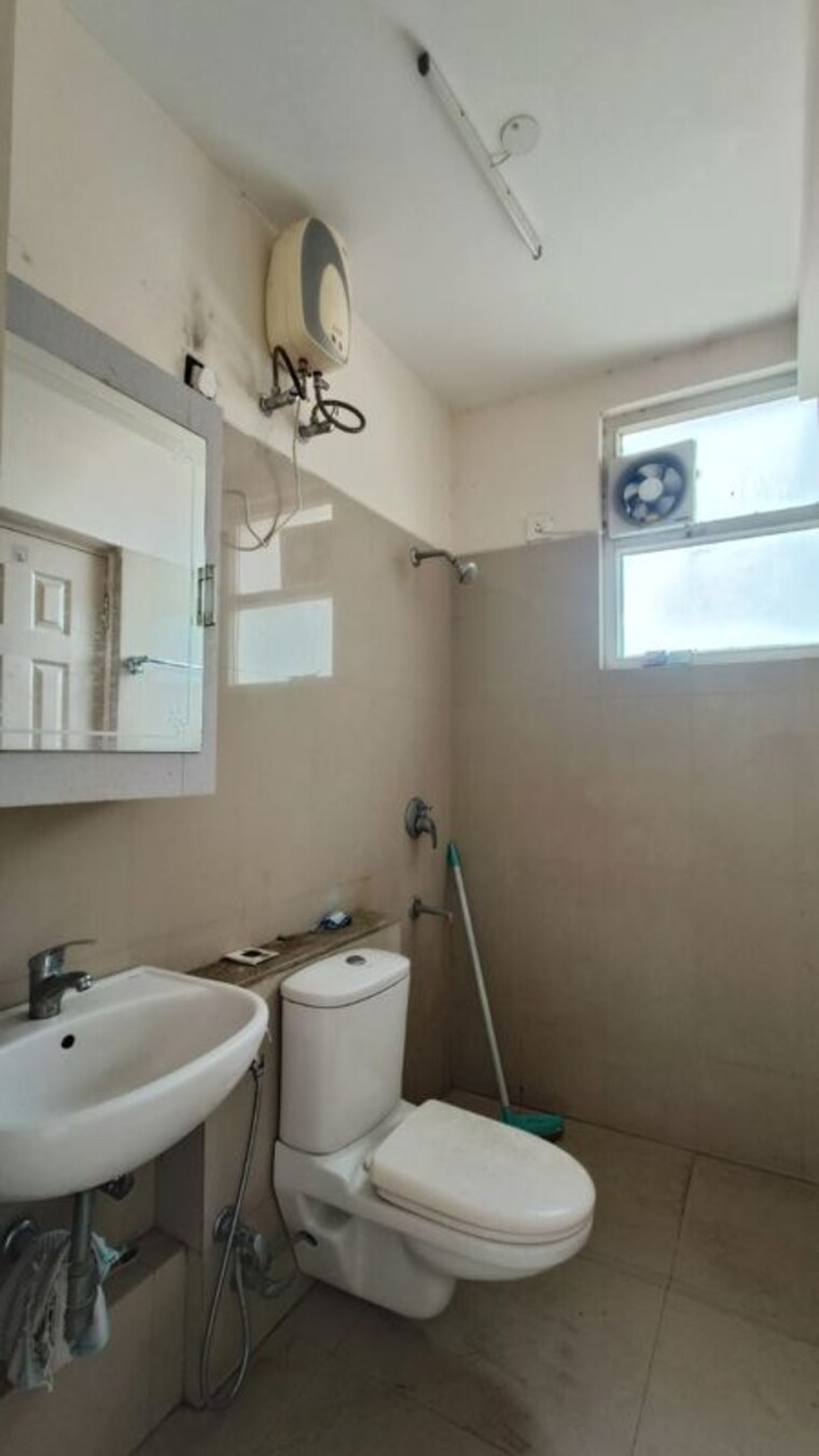 Bathroom, emaar-mgf-emerald-hills 4 Bedroom 1800 Sq.Ft. Apartment In Sector 65 Gurgaon 10483980