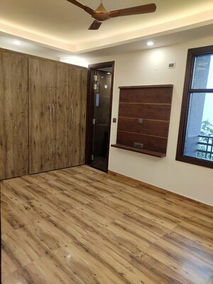 Room in 3.5 BHK Apartment at Emaar MGF Emerald Hills, Sector 65 – for Rent