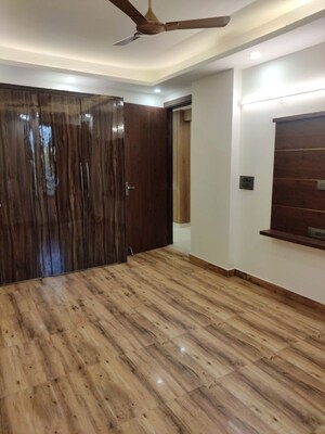 Room in 3.5 BHK Apartment at Emaar MGF Emerald Hills, Sector 65 – for Rent