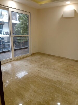 Room in 4 BHK Apartment at Emaar MGF Emerald Hills, Sector 65 – for Rent