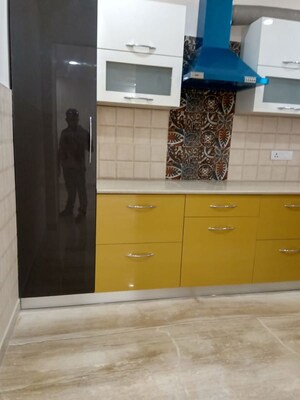 Furnished Amenities in 4 BHK Apartment at Emaar MGF Emerald Hills, Sector 65 – for Rent