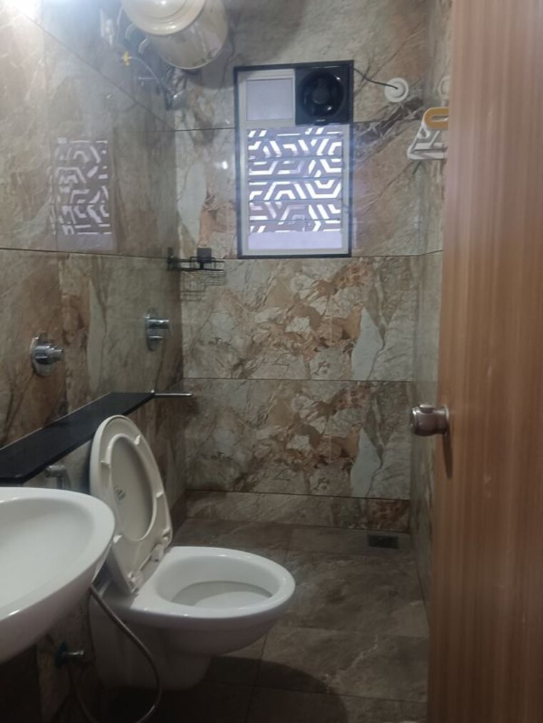 Bathroom, tirupati-regalia-phase-2 2.5 Bedroom 1010 Sq.Ft. Apartment In Vishrantwadi Pune 10483986