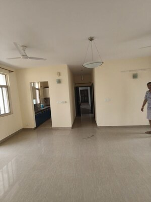 Room in 3 BHK Apartment at Omaxe Heights Gomti Nagar, Gomti Nagar – for Rent