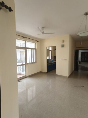 Room in 3 BHK Apartment at Omaxe Heights Gomti Nagar, Gomti Nagar – for Rent