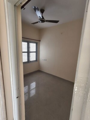 Room in 3 BHK Apartment at BBD Green City, Gomti Nagar – for Rent
