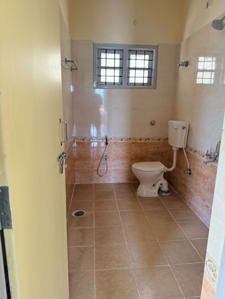 Bathroom, kasturi nagar 3 Bedroom 1500 Sq.Ft. Apartment In Kasturi Nagar Bangalore 10484014