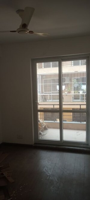 Room in 4 BHK Builder Floor at BPTP Parkland Pride Phase 2, Sector 77 – for Rent