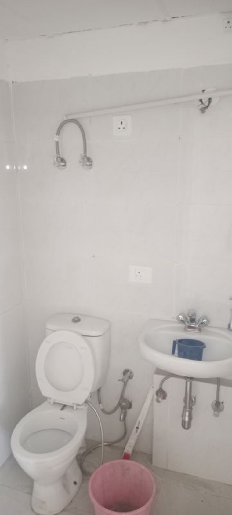 Bathroom, bptp-parkland-pride-phase-2 4 Bedroom 2500 Sq.Ft. Builder Floor In Sector 77 Faridabad 10484019