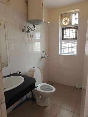 Bathroom in 2 BHK Builder Floor at Unitech Arcadia, South City 2 – for Rent