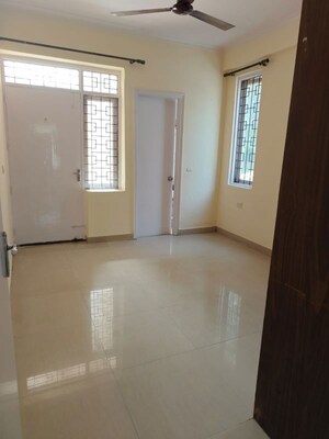 Room in 2 BHK Builder Floor at Unitech Arcadia, South City 2 – for Rent