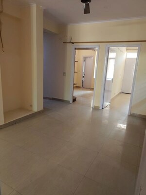 Room in 2 BHK Builder Floor at Unitech Arcadia, South City 2 – for Rent