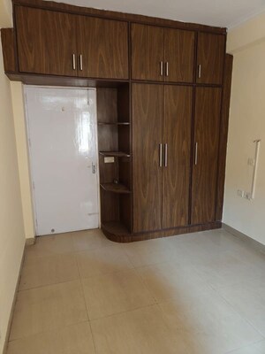 Room in 2 BHK Builder Floor at Unitech Arcadia, South City 2 – for Rent