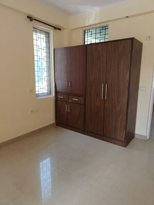 Room in 2 BHK Builder Floor at Unitech Arcadia, South City 2 – for Rent