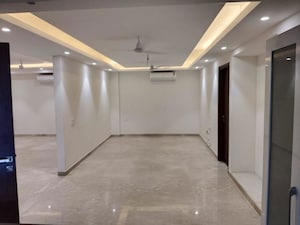Building Lobby in 3 BHK Builder Floor at Auram Floor, South City 2 – for Rent