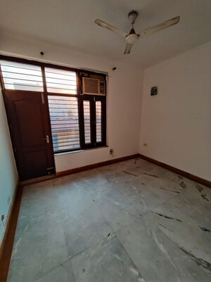 Room in 2 BHK Builder Floor at Sector 47 – for Rent