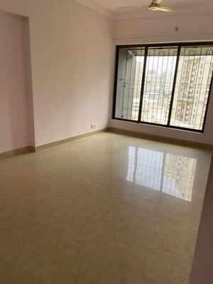 Room in 2 BHK Apartment at Montreal Tower, Andheri West – for Rent