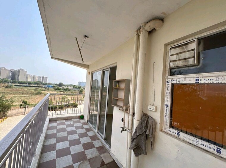 Balcony, shree-vardhman-green-court 2 Bedroom 700 Sq.Ft. Apartment In Sector 90 Gurgaon 10484091