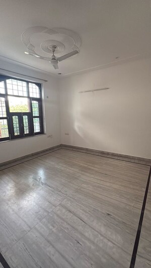 Room in 4 BHK Builder Floor at Sector 47 – for Rent