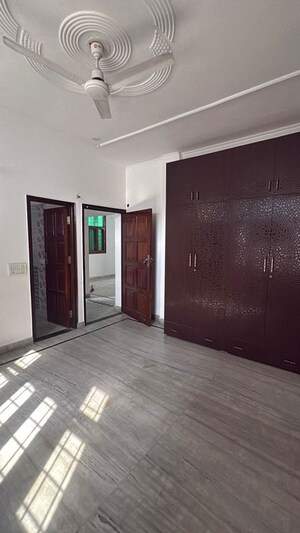 Room in 4 BHK Builder Floor at Sector 47 – for Rent