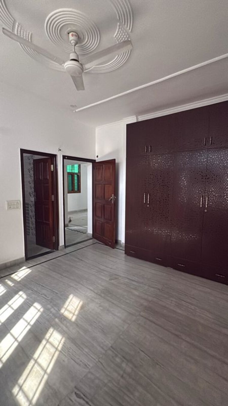 Room, sector 47 4 Bedroom 2250 Sq.Ft. Builder Floor In Sector 47 Gurgaon 10484088
