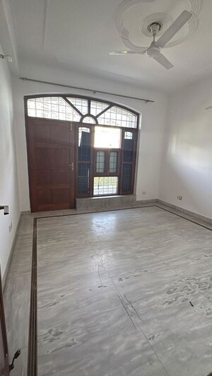 Room in 4 BHK Builder Floor at Sector 47 – for Rent